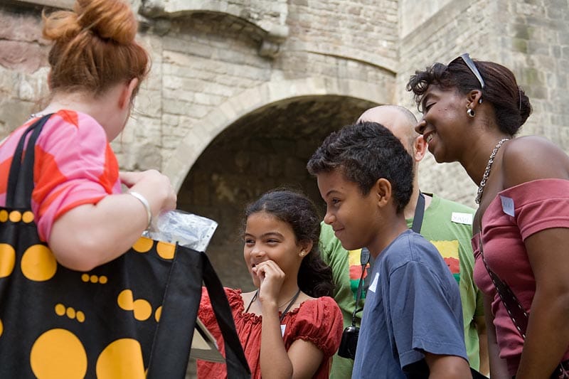 2.5-Hour Kids & Family Walking Tour in English - Sing Songs and Play Games with a Professional Guide