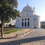 2.5 Hour Walking Tour of Père Lachaise Cemetery from Paris - Natural Beauty and Reflective Atmosphere