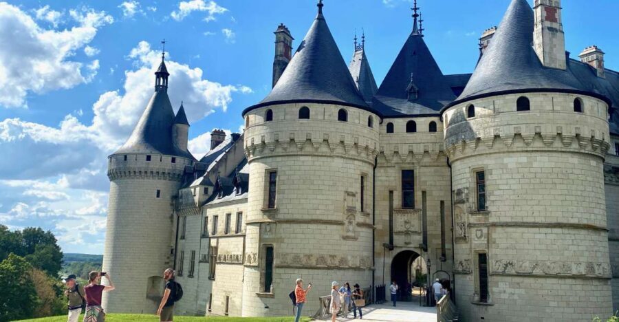 2-day Private Top 6 Loire Valley Castles from Paris Mercedes - Château de Chambord: The First Grand Stop