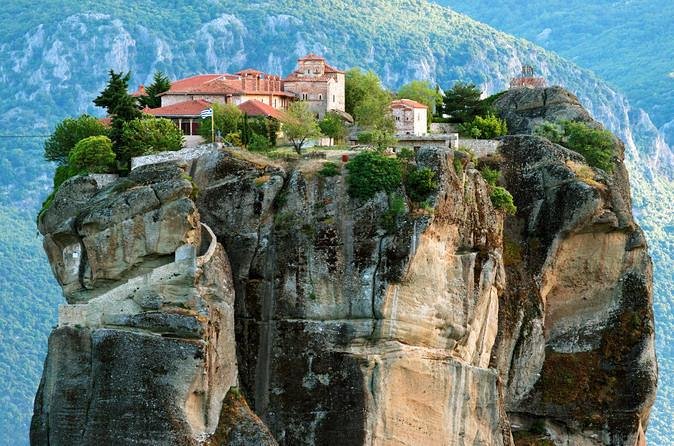 2 Day Private Tour of Meteora & Thermopylae From Athens - Starting the Journey: Athens Pickup to Thermopylae