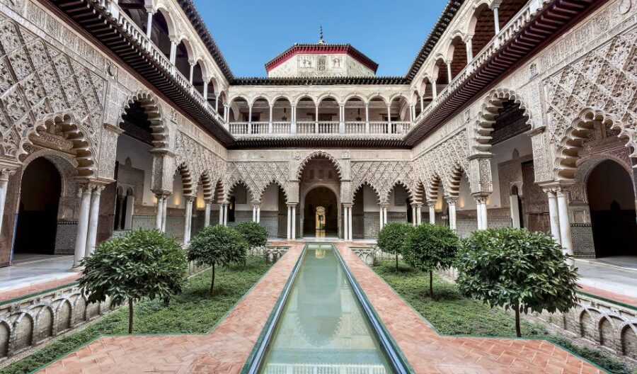 2-Hour Private Walking Tour in Alcazar of Seville - Meeting Point and Tour Duration in Seville’s City Center
