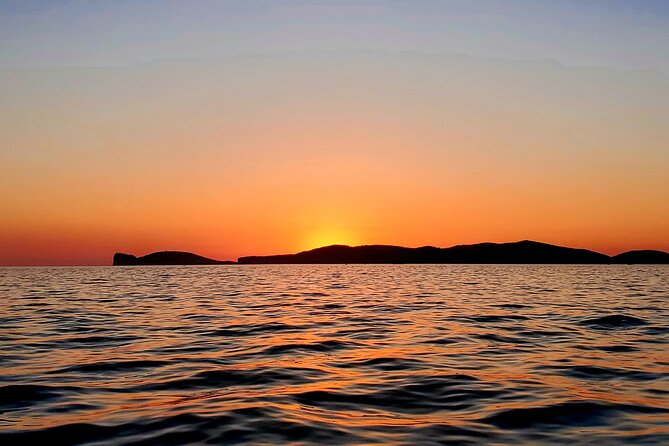 2-hour sunset tour by sailboat with aperitif. - The Charm of an Alghero Sunset on a Sailboat
