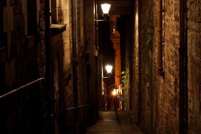 2 Hours Ghost Tour - English Tour Guide - Visiting the Old Calton Burial Grounds Paranormal Legacy