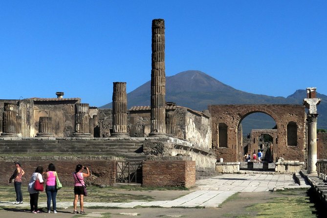 2 hours Pompeii Tour with local historian - ticket included - Exploring the Major Pompeii Landmarks in Two Hours