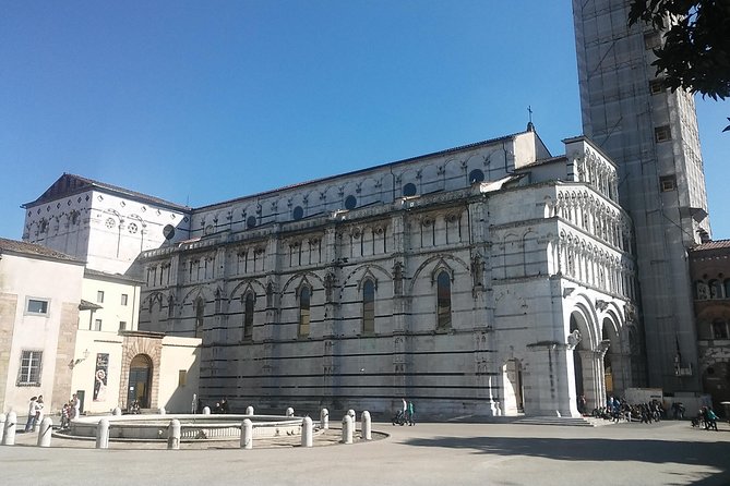 2-Hours Relax Walking Tour Through Lucca - Inside Lucca’s Historic Duomo di San Martino