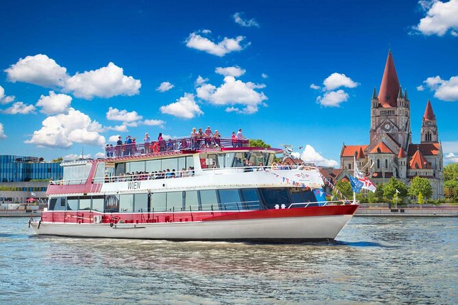 24-hour Hop-On Hop-Off with River Cruise - Visiting the Major Landmarks from the Stops