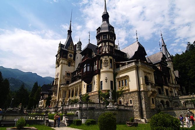 3 Castle:Peles ,Bran,Cantacuzino Tour from Brasov /Hotel pickup - Exploring Dracula’s Castle at Bran