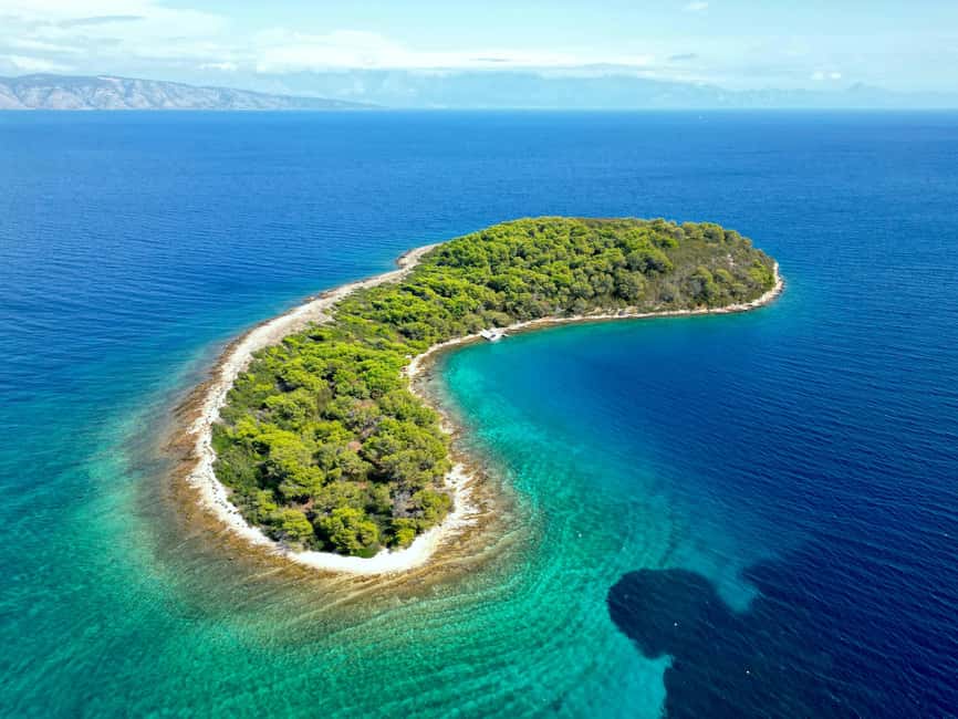 3 Islands Speedboat Tour: Golden Horn, Blue Lagoon & Jelsa - Unveiling Zlatni Rat Beach’s Charm