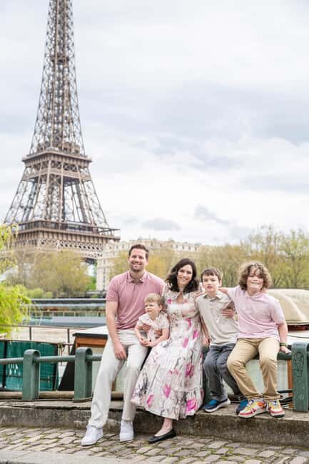 30 min Eiffel Tower Photosession with all photos edited - Meeting Point and Location Details in Paris