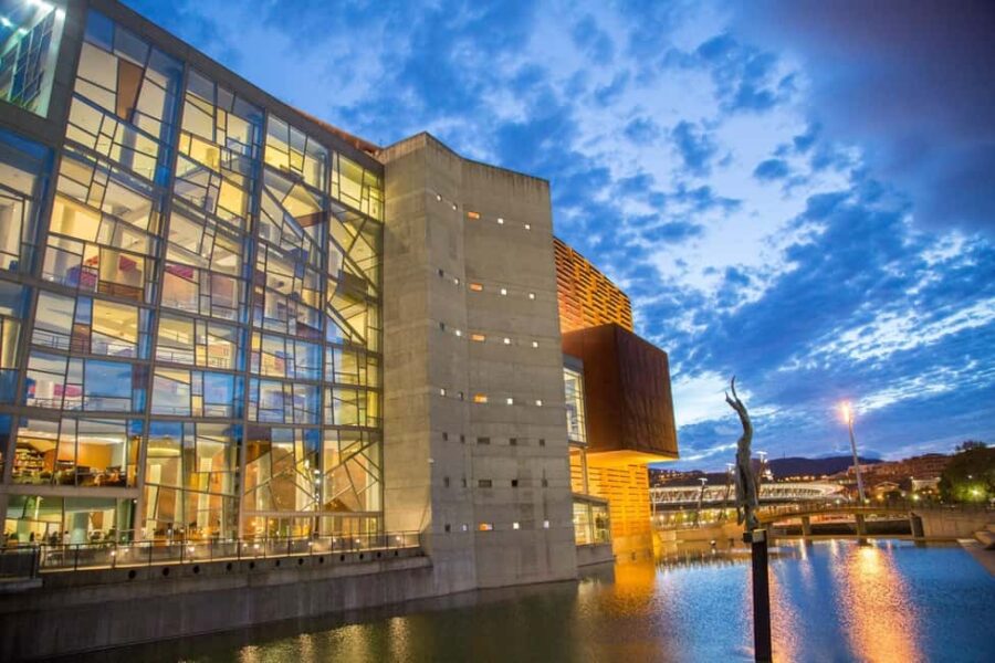 4-hour Private Bilbao City Walking Tour - Viewing Modern Bilbao: Zubizuri Bridge and Guggenheim Exterior