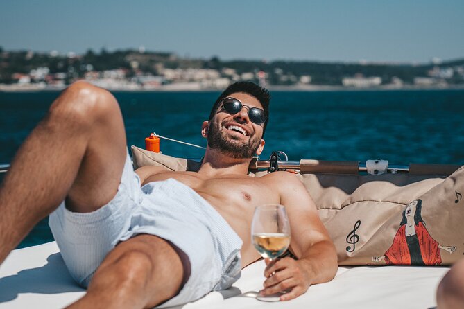 4 Hours Private Tour with Dives in Catamaran in Lisbon - Iconic Lisbon Monuments Seen from the Water