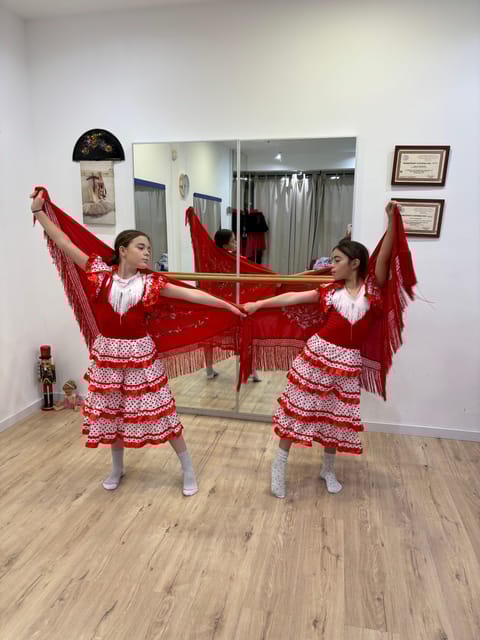 45 minutes flamenco dance class for family in Málaga - The Location at Galerías Goya Shopping Center