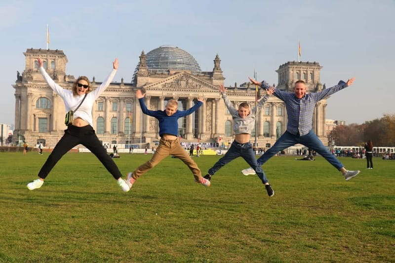 5h Berlin private Tour with Guide, Chauffeur & Photographer - Exploring Berlin’s Most Famous Landmarks