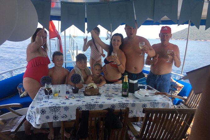 6 Hours Private Charter Boat Tour with Lunch in Bodrum - Exploring Aquarius Bay: Bodrum’s Most Beautiful Spot