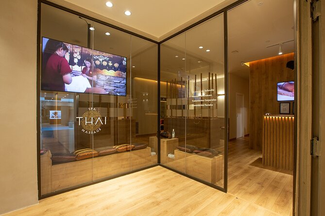 60 min Couple's Massage to Choose and 30 min Floral Bath THAI MASSAGE ALURA - The 30-Minute Floral Bath in the Jacuzzi