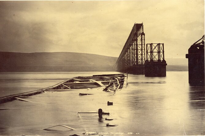 A life less narrow, the Genius of Harry Potter & Edinburgh Castle - Starting Point: Viewcraig Street and the Duke of Wellington Statue