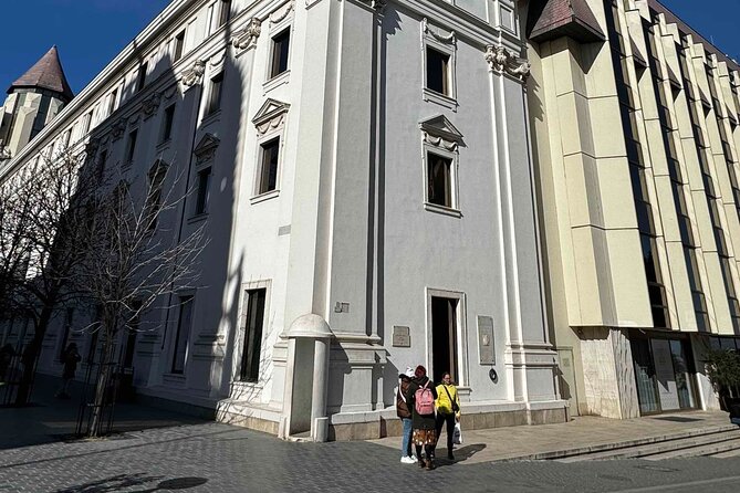 A Self-Guided Audio Tour of Budapests Castle District - Discovering the Secrets of the Hospital in the Rock