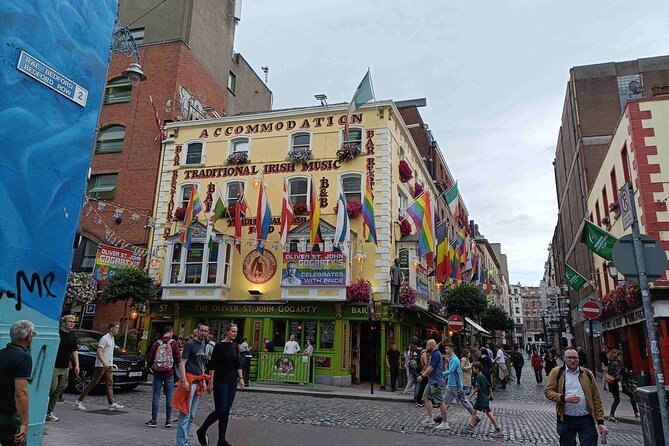 A Self-Guided Audio Tour of Dublin's Temple Bar - Starting at College Green: The Perfect Launch Point