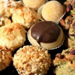 A Sweet Stroll Through Venice: Pastries, Chocolate, and Gelato - Experience a Gondola Ride and Discover Cannaregio