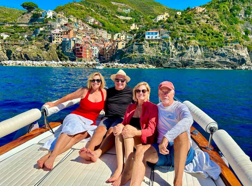 A unique boat trip to discover the Cinque Terre from La Spezia - Exploring the Gulf of Poets and Portovenere