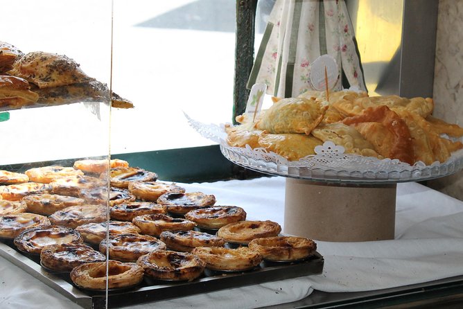 A Walking Tour of Old Lisbon - Exploring Lisbon’s Historic Neighborhoods: Mouraria, Santa Cruz, and Alfama