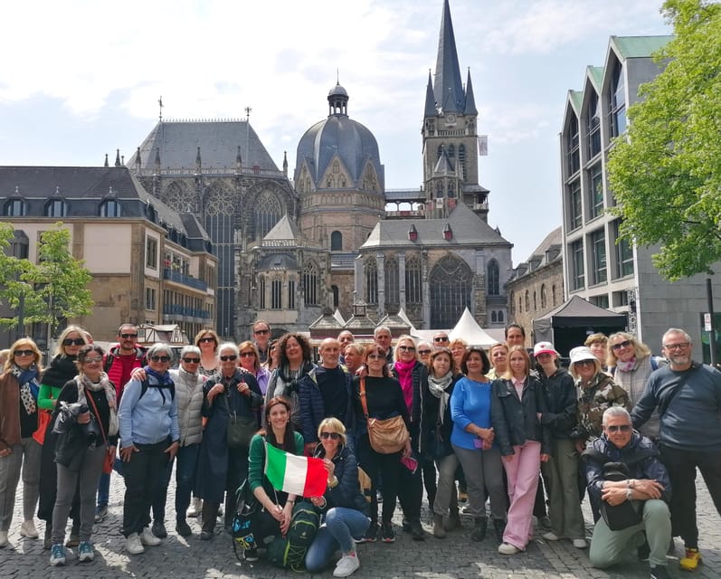 Aachen classic walking tour - Starting Point at the Tourist Board with Italian Flag