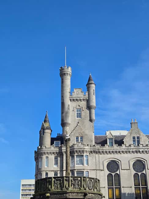 Aberdeen: Guided Walking Tour - Starting at the Castle Gate: The Tour’s Central Hub