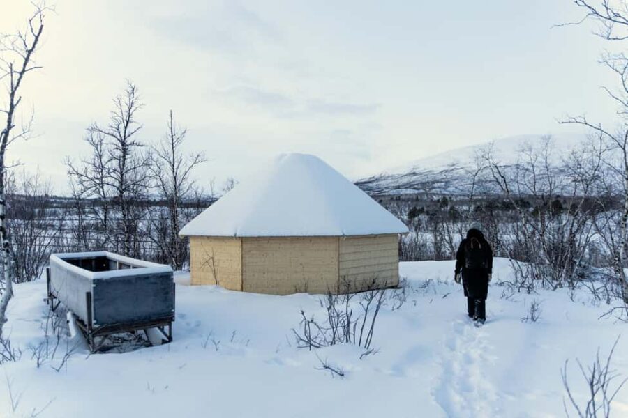 Abisko: Sámi Reindeer Experience with Snacks & Pickup - Convenient Pickup and Drop-off in Abisko