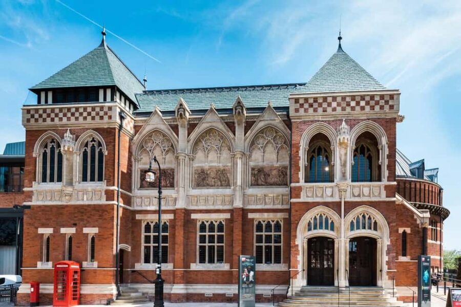 Actor-led New Age Stratford-on-Avon Tour - Walking Through Stratford’s Medieval Streets and Historic Architecture