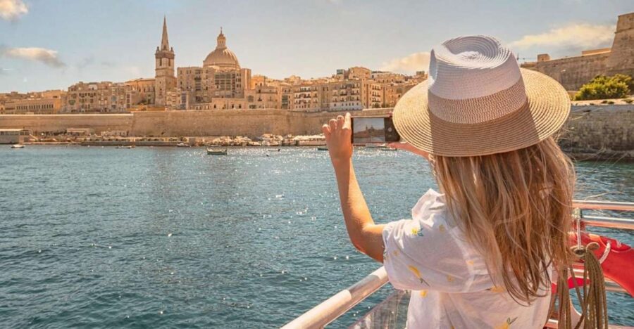 Afternoon Harbours Cruise with Guide and Roundtrip Transfers - Starting the Day with Seamless Transfers