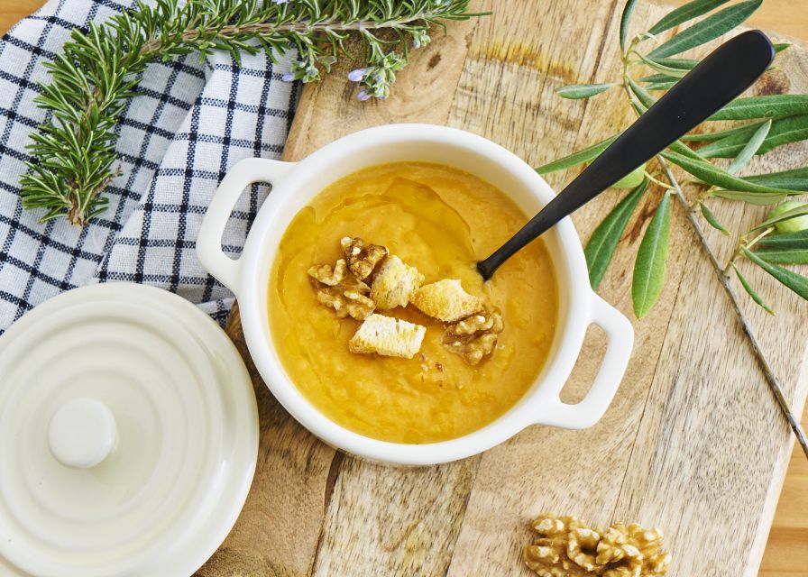 Aires de Jaén: Olive Oil Plantation Tour and Local Meal - Inside the Olive Oil Mill: From Fruit to Final Product