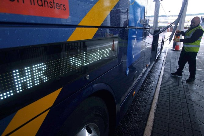 Airport Coach Service from Oxford to Gatwick - Starting Point at Oxford for a Stress-Free Journey