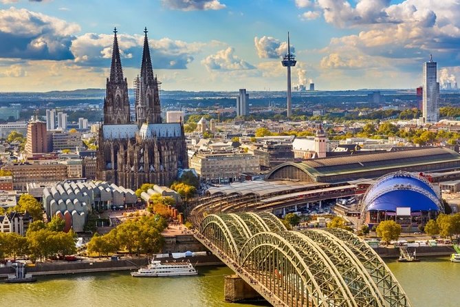 Airport Transfer: Airport DUS to Dusseldorf by Luxury Car - Booking and Availability for Your Dusseldorf Arrival