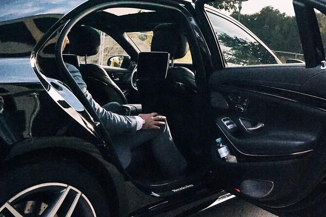 Airport Transfer: Paris City to Paris Airport CDG by Business Car - Premium Vehicles: Comfort and Style for Your Journey