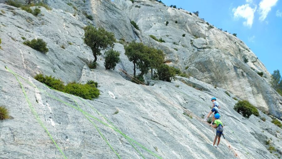 Aix-en-Provence : Climbing class on the Sainte-Victoire - Climbing the Iconic Walls of Sainte-Victoire Mountain