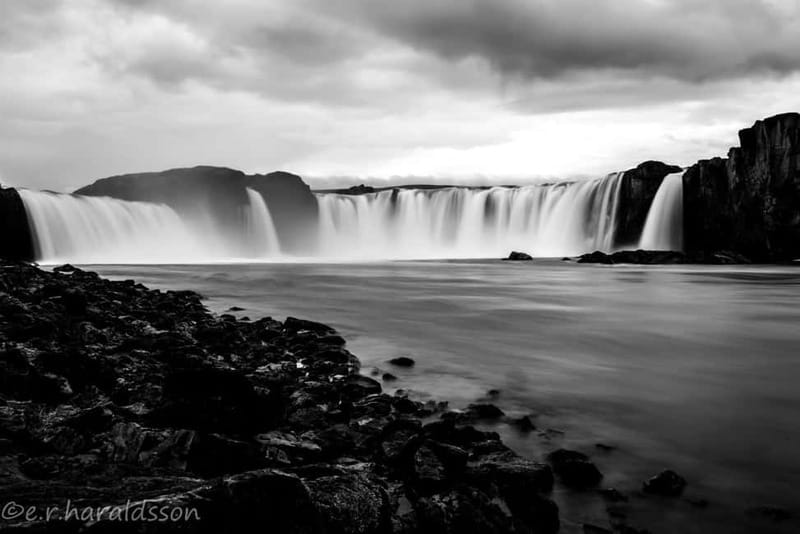 Akureyri: Private Photo tour - Exploring Beyond the Downtown: Custom Locations and Extra Fees