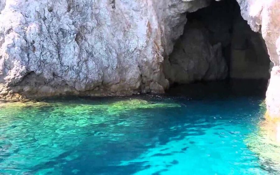 Alanya: Luxury Mega Pirate Boat W/ Lunch, Drinks & Transfer - Cruising Along Alanya’s Iconic Coastline