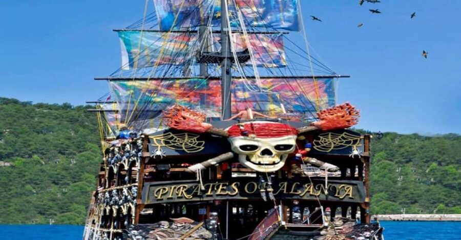 Alanya: Pirates of Alanya Boat Tour with Lunch and Drinks - The Pirate-Themed Vessel and Its Decor