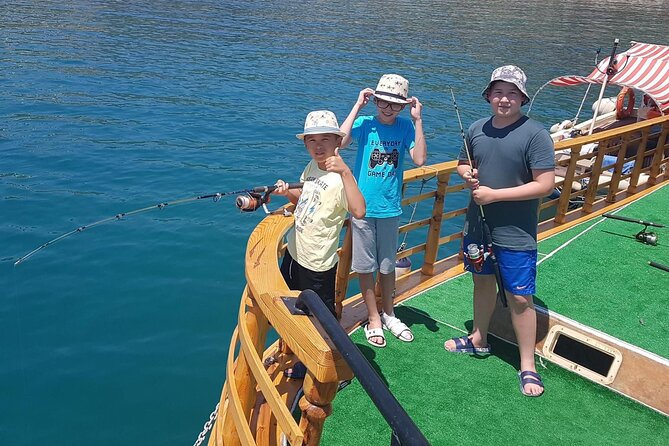 Alanya Relaxing Boat Tour with Lunch, Soft Drinks & Transfer - Scenic Cruising Along Alanya’s Coastline