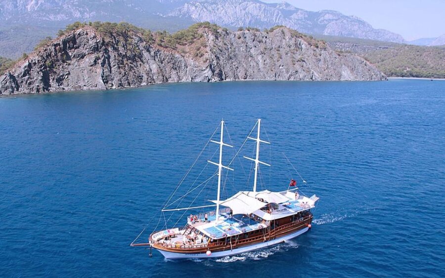 Alanya Relaxing Family Boat Tour Without Foam And Loud Music - What Makes This Tour a Calm and Scenic Alternative
