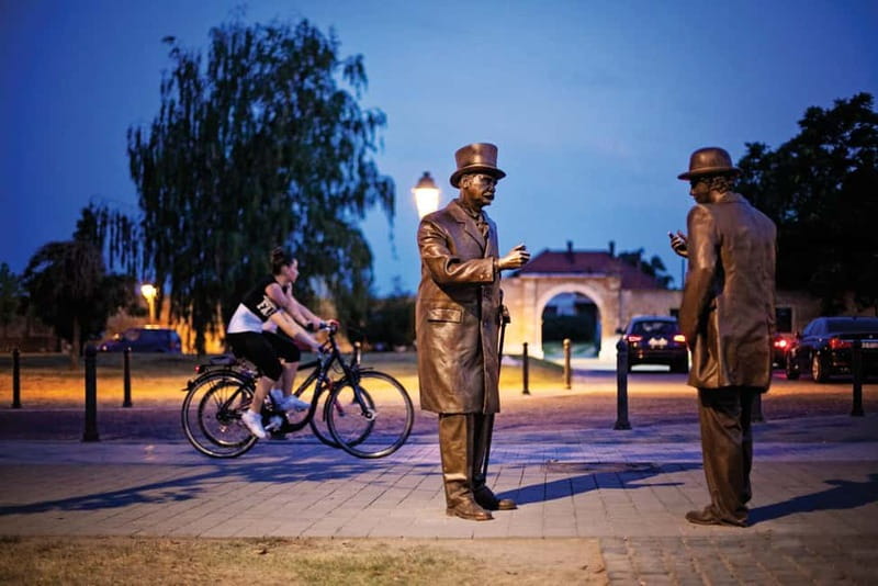 Alba Iulia: Carolina Citadel Guided Tour - Starting at the Fountain: Meeting Point and Arrival