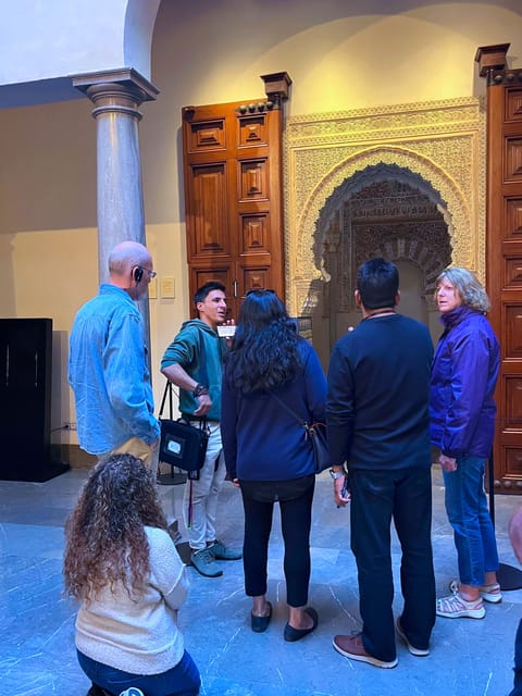 Albayzín: Granada's Albayzín Tour with Food Tasting - Visiting the Casa Museo de Max Moreau and Carmen de los Geranios