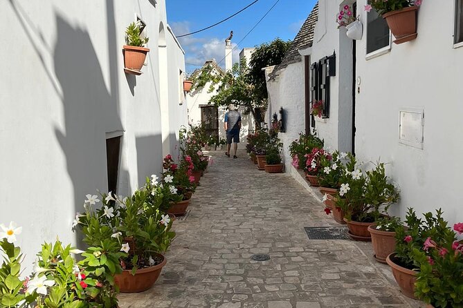 Alberobello & Matera Tour with Tasting and Guide - from Bari - Exploring the Historic Sassi of Matera with an Expert Guide