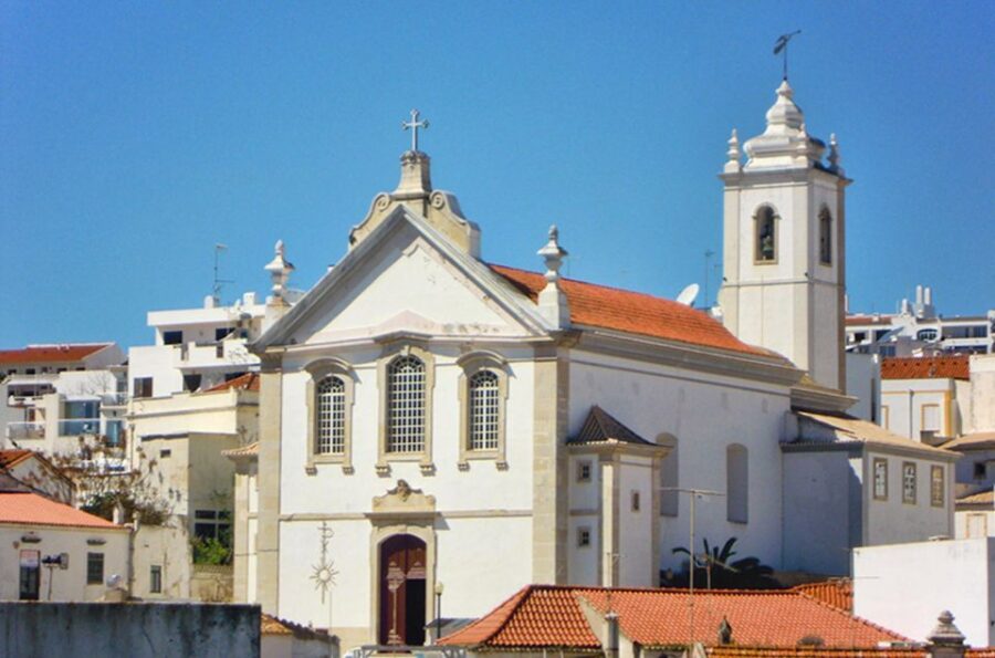 Albufeira: Beaches, Old Town, and Salgados Lagoon Jeep Tour - Exploring the Charm of Old Town and Arab Ruins