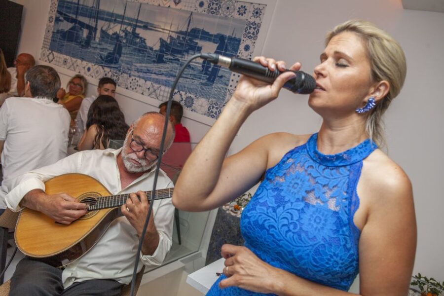 Algarve: Fado Night with 6- Course Algarvian Tapas Dishes - Location and Atmosphere at the Portimão Restaurant