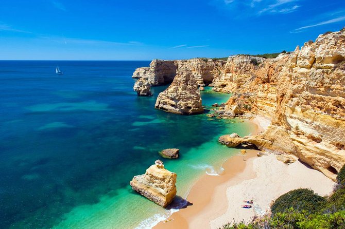 Algarve Landscapes & Winery - Discovering a Traditional Fishing Village