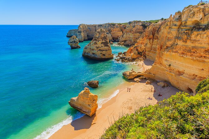 Algarve Private Tour from Lisbon with Boat Ride - Exploring Carvoeiro: A Picturesque Fishing Village