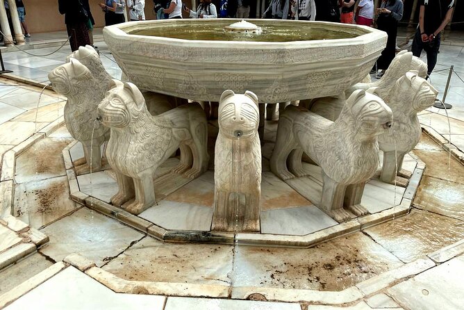 Alhambra and Nasrid Palaces Guided Tour with Tickets - Accessing the Alhambra with Full Tickets