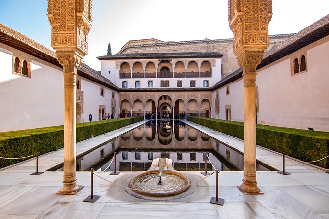 Alhambra and Nasrid Palaces Ticket with Audioguide - The Generalife Gardens: Nature and Serenity
