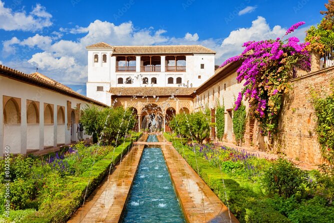 Alhambra gardens guided tour (English guide) - The Significance of the Alhambra from the San Nicolás Viewpoint